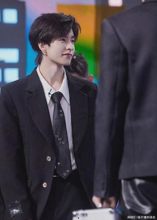 黄子弘凡石凯最新爆料,揭秘娱乐圈不为人知的幕后故事  第2张